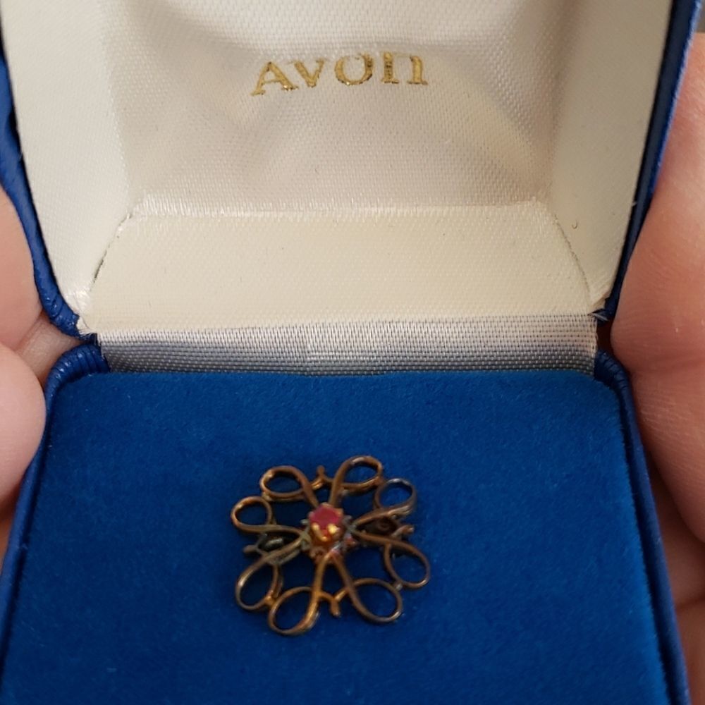 Vtg R 1/10 10k GOLD FILLED AVON SERVICE AWARD BROOCH PIN W Red RUBY Rhinestone